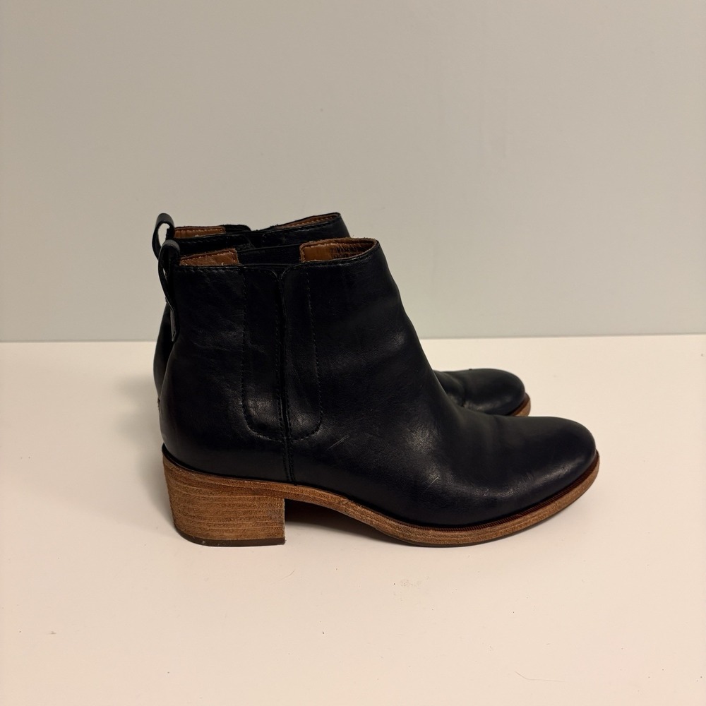 Kork-Ease Ankle Boots Womens Size 7.5 Black Leather Back Zip Booties Casual